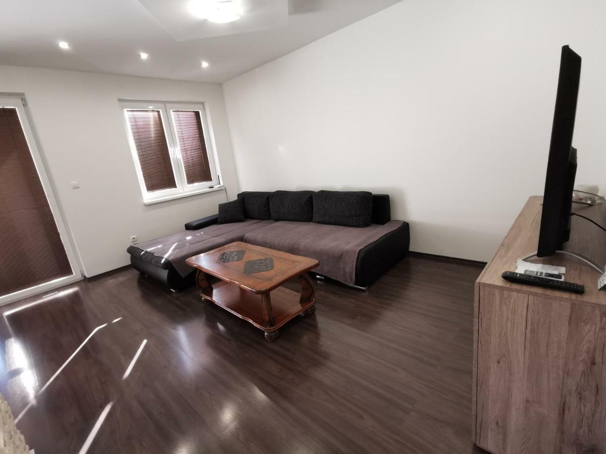 Apartment J&D ดูนาจสก้า สเตรด้า ภายนอก รูปภาพ
