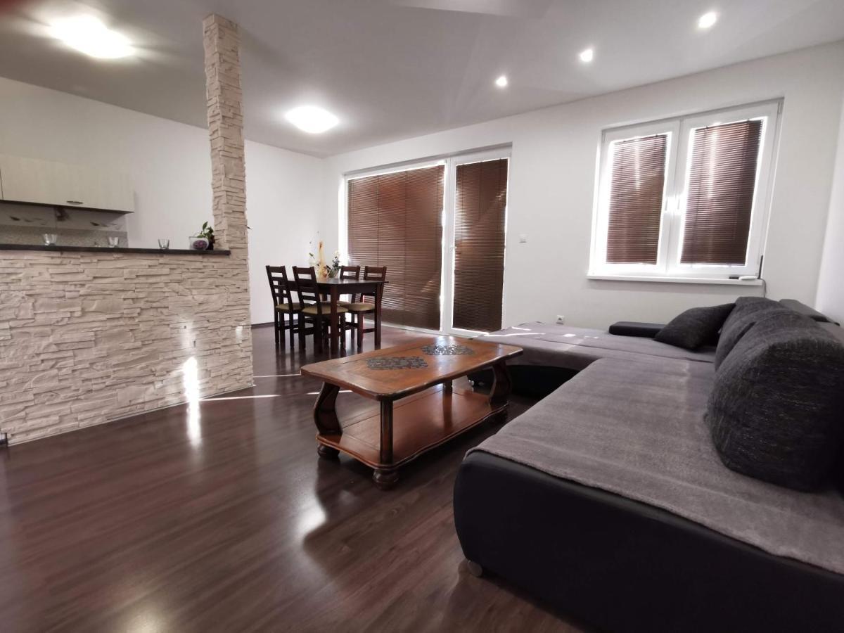Apartment J&D ดูนาจสก้า สเตรด้า ภายนอก รูปภาพ